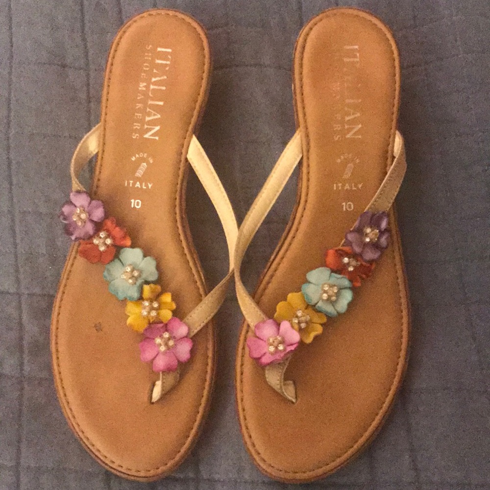 Flowered sandals with crystal accents